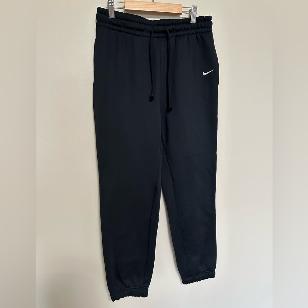 NWOT. Nike Women’s Sweatpants.